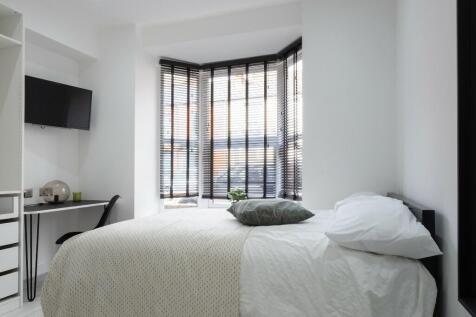 6 Bedroom House in LN1 1PR