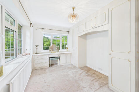 CAM02909G0-PR0466-STILL028