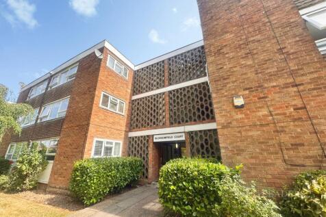Welcoming One-Bedroom Apartment We are delighted to bring to the market this exceptional one-bedroom apartment, available august on an unfurnished basis. the property offers generous living space, mod