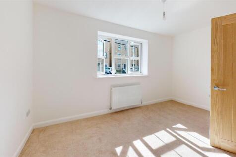 Long-Ing-Lane-Bedroom 3.jpg