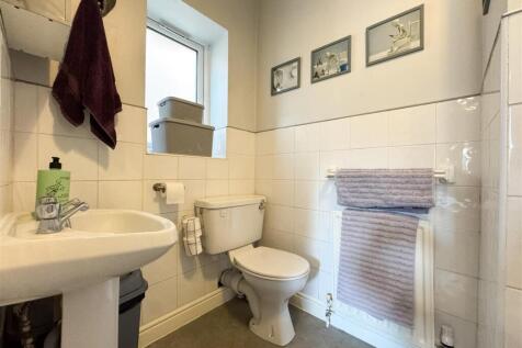 EN SUITE SHOWER ROOM