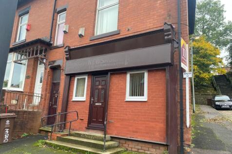 3 Bedroom Flat in OL4 2EX