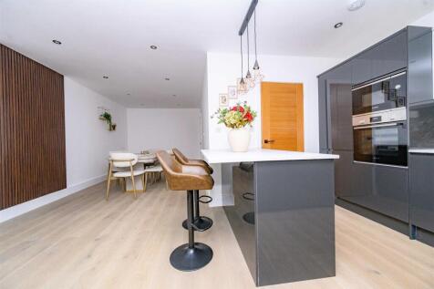 Kitchen/ Dining Room