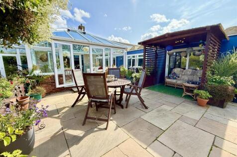 patio and covered seating