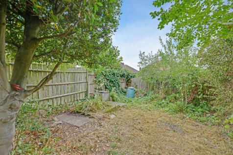 11-040bGCUSL - Tanfield Ave - Bedroom 3 -Origin...