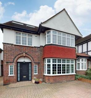 This spacious detached house offers six bedrooms, three bathrooms, and two reception rooms. The property includes a modern kitchen with integrated appliances, a dining room, and a garden. Additional f