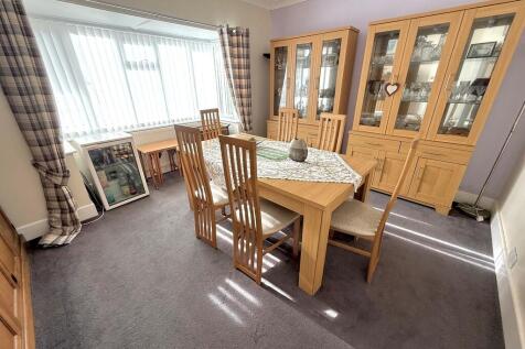 12 Knightscroft A...