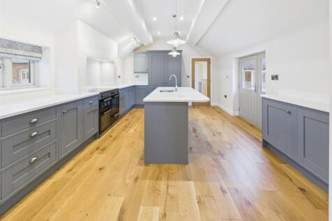 CAM04916G0-PR0180-STILL019 (1).jpg