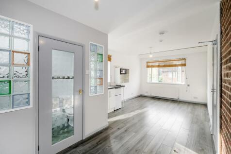 Studio 4, 84 Elphinstone Road-23_web.jpg