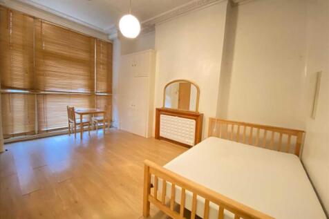 1 Bed-Studio Flat with Separate Kitchen, Argyle Road, West Ealing, Furnished, Minutes From West Ealing Station, Separate Kitchen with Washing Machine, Communal Dryer, Power Shower, Electric Cooker, Ex