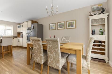 4 Parnell Close (18).jpg