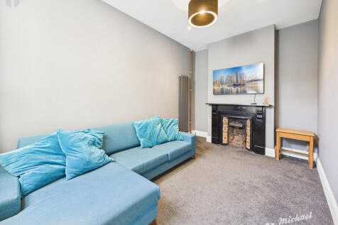 CAM03852G0-PR0425-STILL006