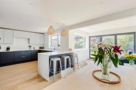 Cowdrey Close_12.jpg