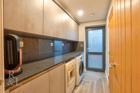 30 Carsington Crescent (20).jpg