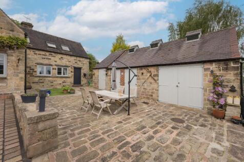 Courtyard and stables.jpg