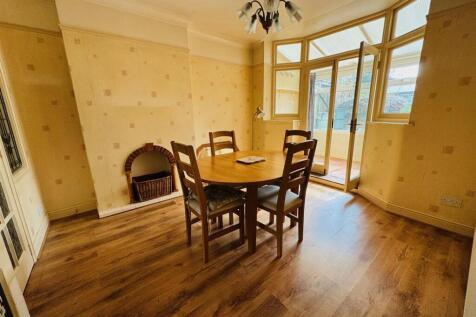 Dining Room: