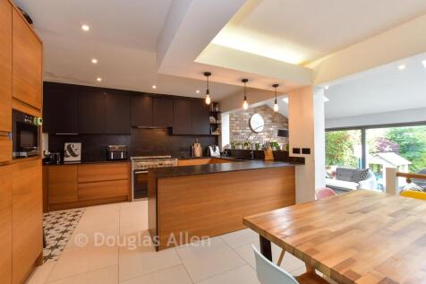 Kitchen/ Dining Area