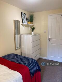 Good Storage, Incl Custom Made Robe