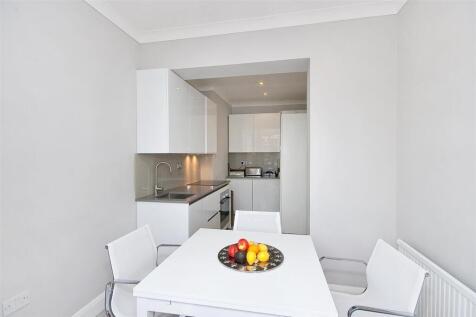 Eat-in Kitchen