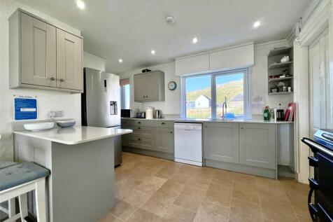4 bed, 2 bath Detached in Liverpool - Photo 4