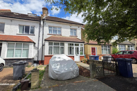 3 bed end terrace house for sale Horsham Avenue,