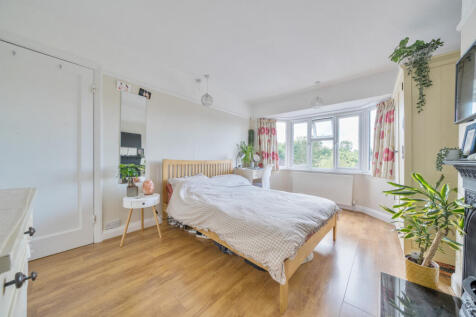 1348813-21-68bed8...