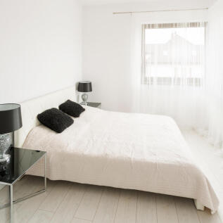 luxury-black-and-white-bedroom-with-marriage-bed-2