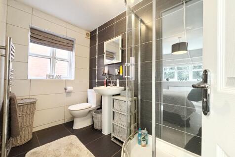 En-suite to master