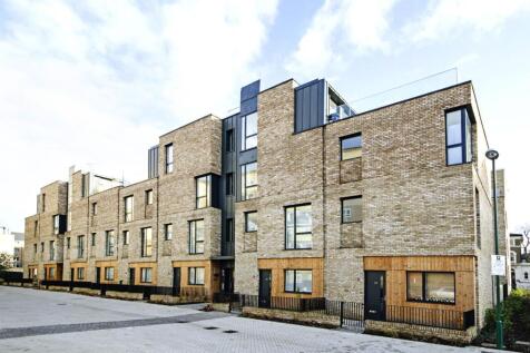 ZERO DEPOSIT AVAILABLE. SHORT LET. An amazing two bedroom flat situated on the second floor flat of a modern development boasting bright and generous accommodation throughout and a lovely private balc