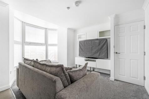 LOUNGE/KITCHEN