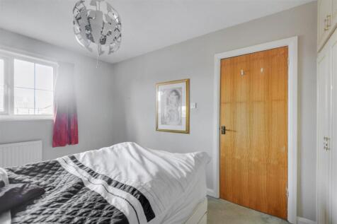 Bedroom 1_2.jpeg