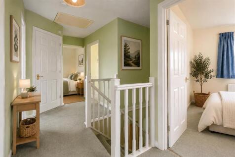 8OR-upstairs-landing.jpg