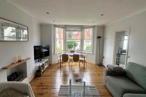 A stunning first floor conversion flat with its own private rear garden, finished to an exceptional standard. Set in this delightful location moments from Brockwell Park and within a short stroll of T