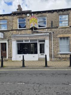 Retail Property (high street) to rent in skipton