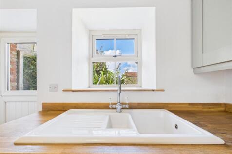 OPEN PLAN KITCHEN/LIVING