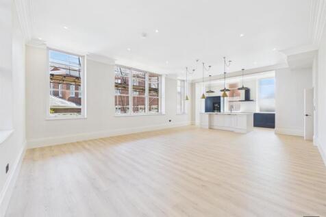 CAM02887G0-PR0713-STILL028.jpg