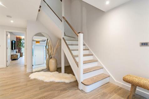 304 Sandbanks Road 327170 - (19).jpg