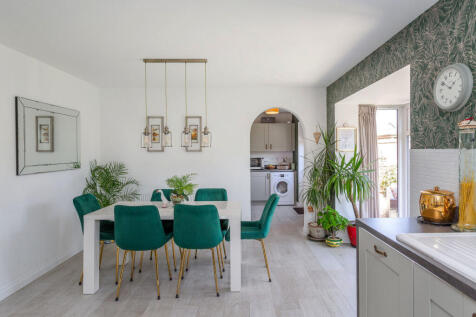 kitchen/dining room c