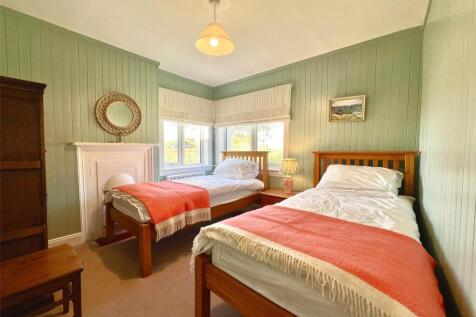 4 bed, 2 bath Detached in Liverpool - Photo 9