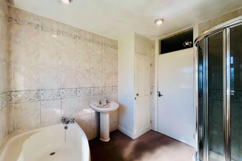 BATHROOM (2).jpeg