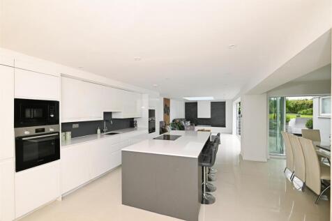 Kitchen / Breakfast Area