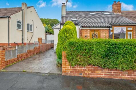 Off Street Parking / Driveway / Single Garage: