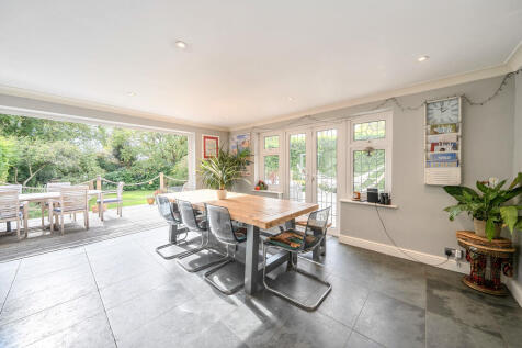 Dining Area to Terrace