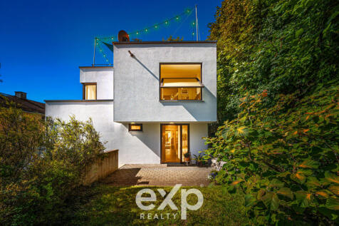 House view entrance side