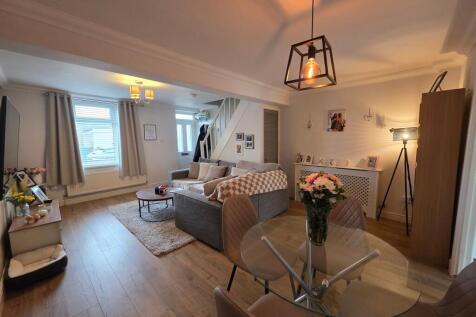 Lounge / Dining Room