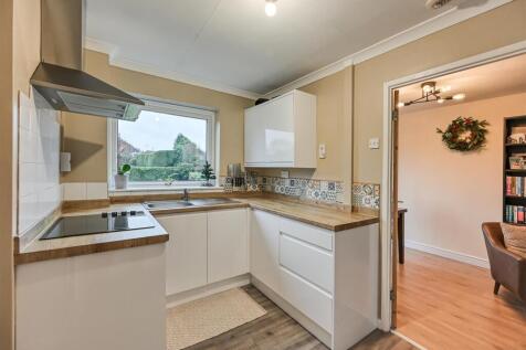 1 Denham Gardens-04.jpg
