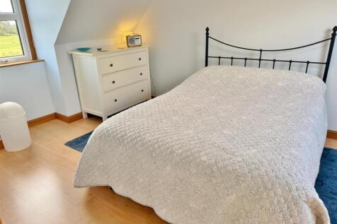 Wellingtonia Bedroom 1