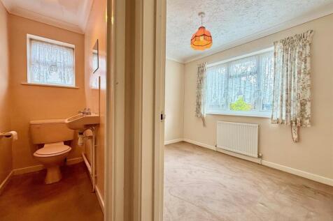 Cloak room / Bedroom 3
