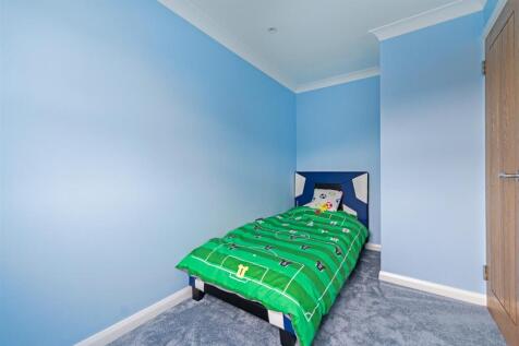 Doulton Close-13.jpg