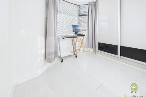 CAM01543G0-PR0159-STILL059